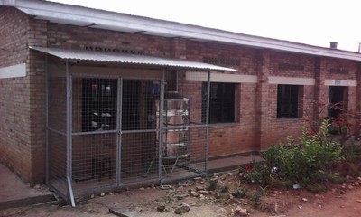 Citernes d'eau de pluie avec filtres, école de Kiruhura (2016)